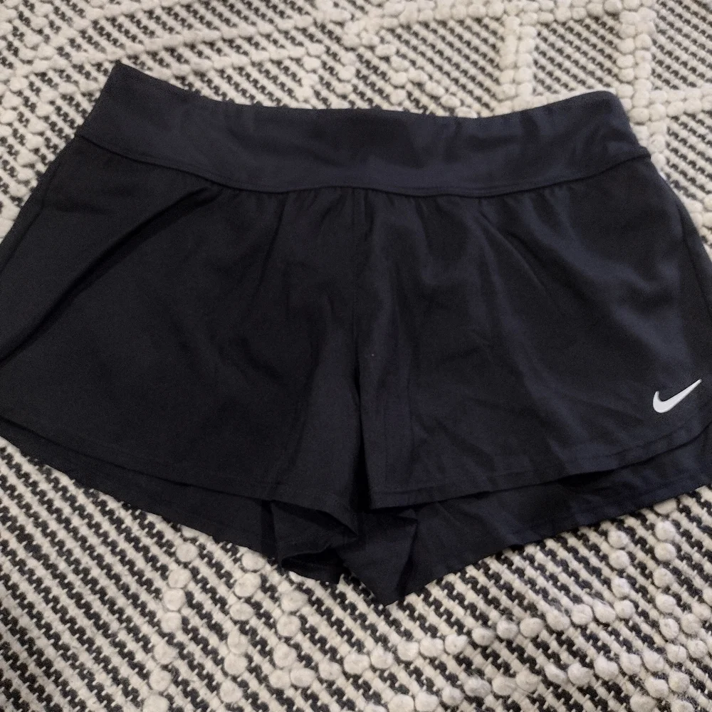 Nike women's shorts - Picture 2 of 4